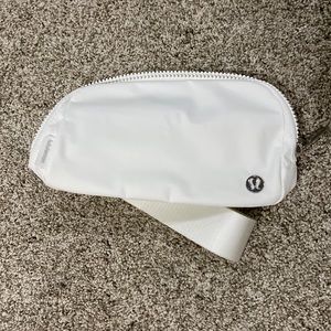 White lululemon belt bag- NWT